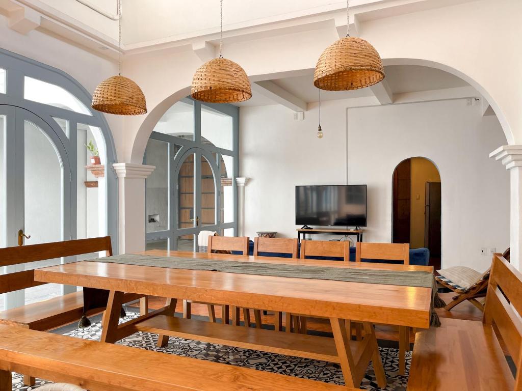 AMPARO · Spacious Home with Double Parking - 3