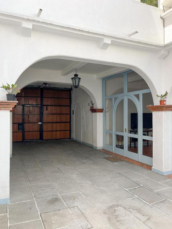 AMPARO · Spacious Home with Double Parking - 4