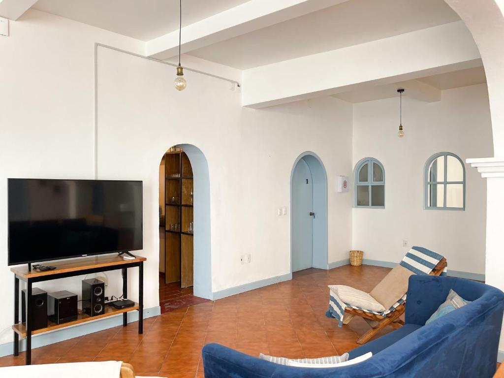 AMPARO · Spacious Home with Double Parking - 5