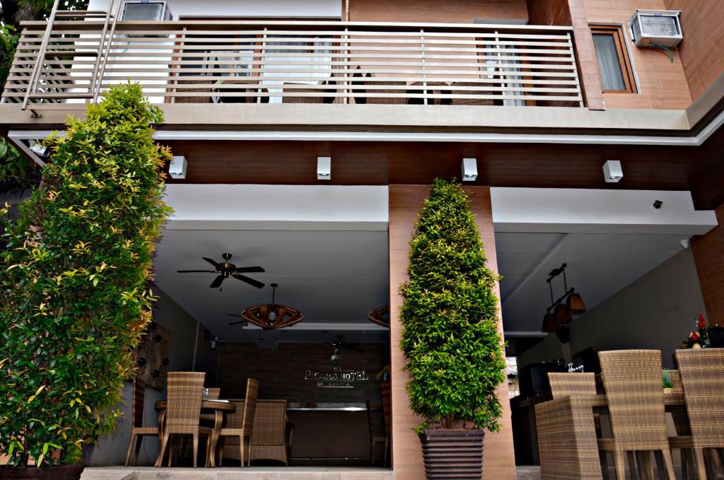 Shared lounge/TV area