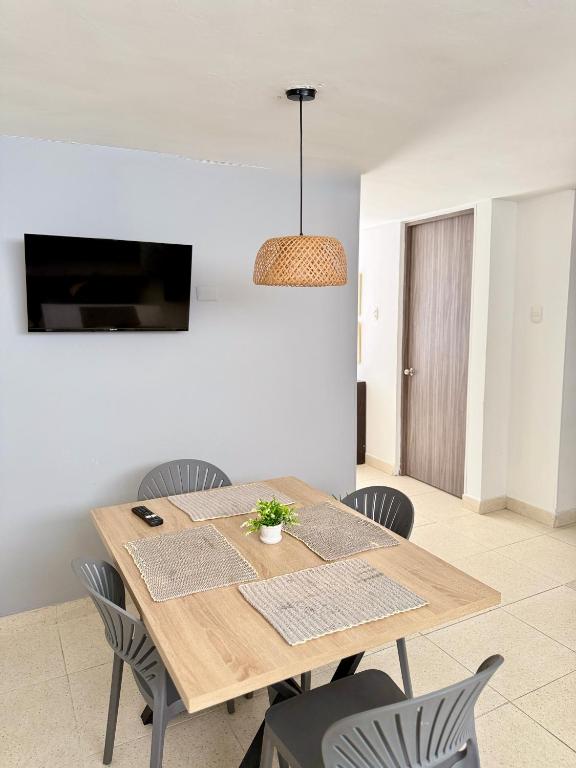 Rodadero Apartamento Familiar- 2 Hab y Balcon a 1 Cuadra De La Playa - 5