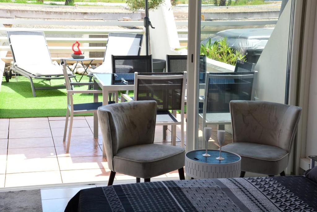Héliopolis studio de charme naturiste avec terrasse et parking privé - 2