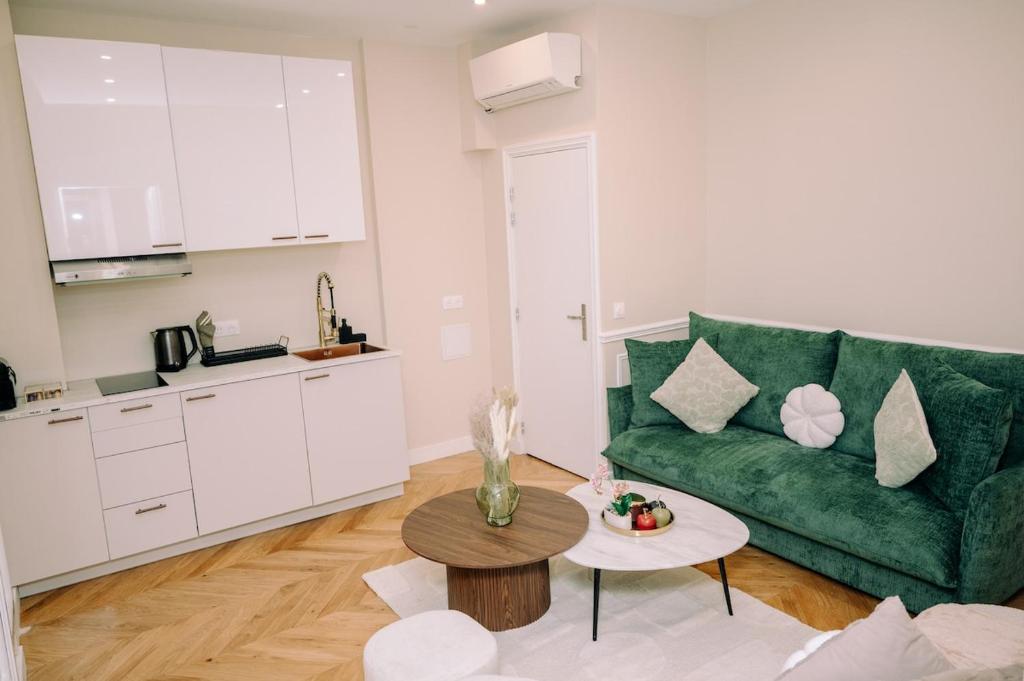 4P-1BR - Eiffel Tower View - Fully Renovated - A-C - 3