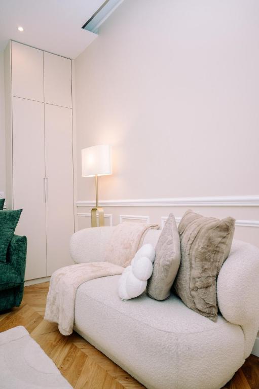 4P-1BR - Eiffel Tower View - Fully Renovated - A-C - 4