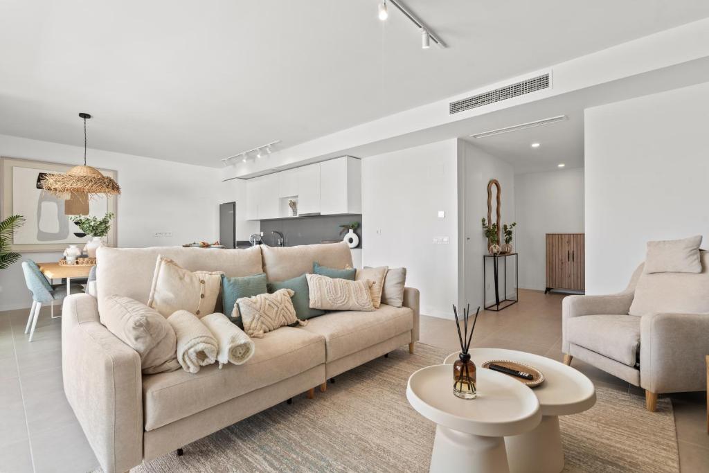 Luxury Sunny Apt in Acqua Gardens with Terrace - 2