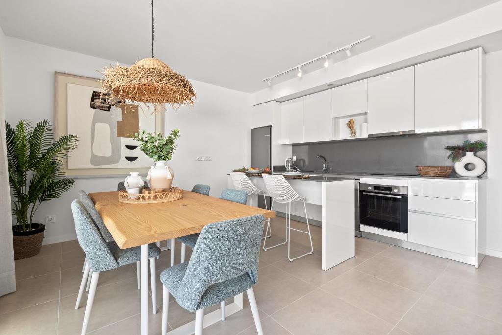 Luxury Sunny Apt in Acqua Gardens with Terrace - 5