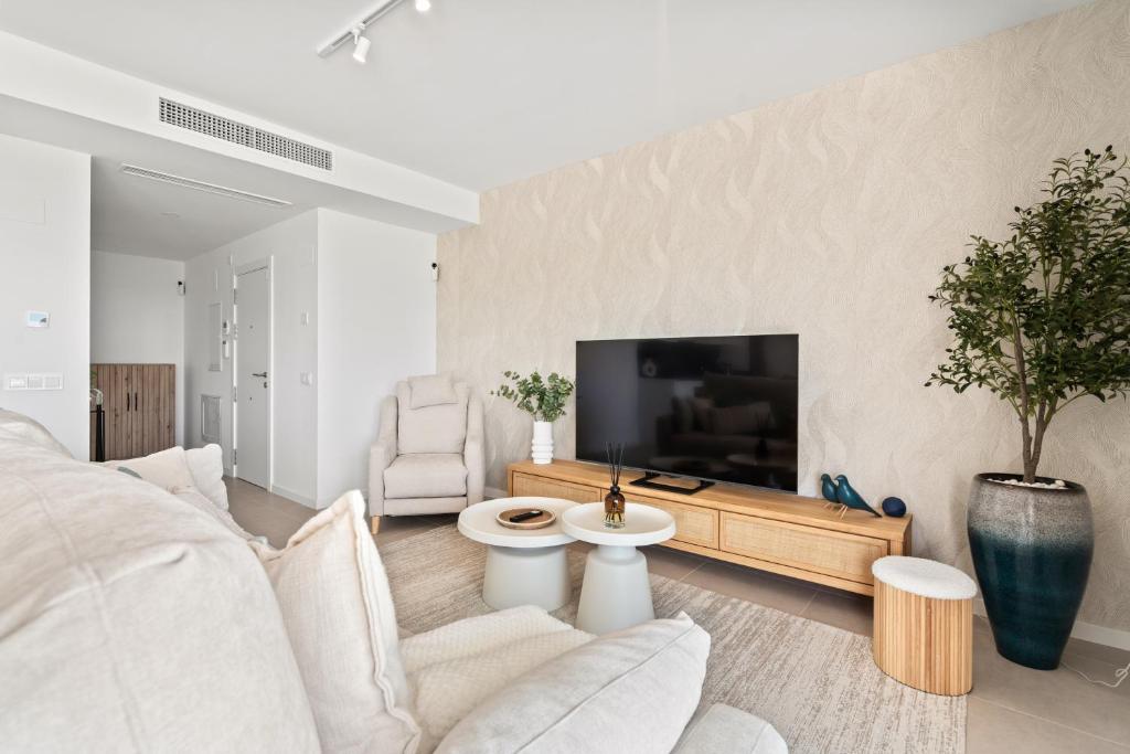 Luxury Sunny Apt in Acqua Gardens with Terrace - 4
