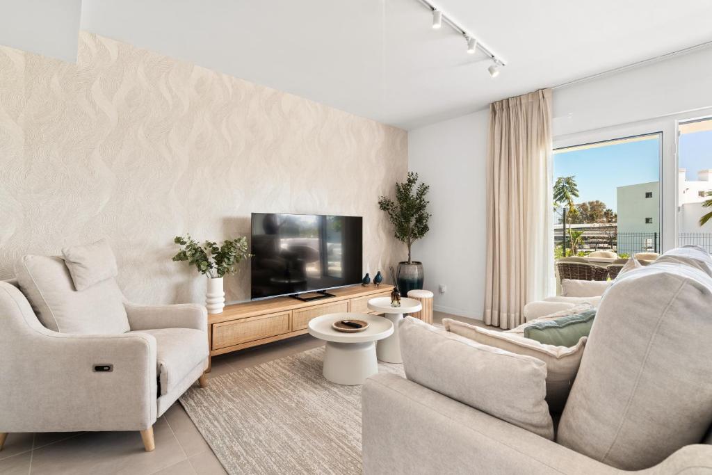 Luxury Sunny Apt in Acqua Gardens with Terrace - 3