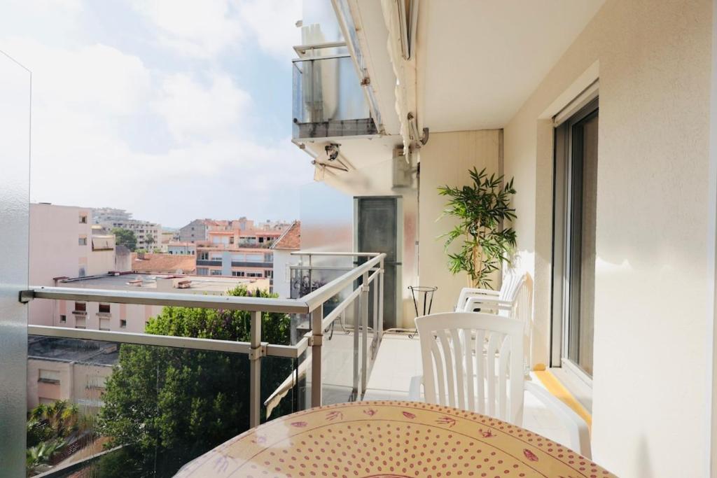 Le Poincaré - Apt 4 prs - clim - 300 m mer - 4