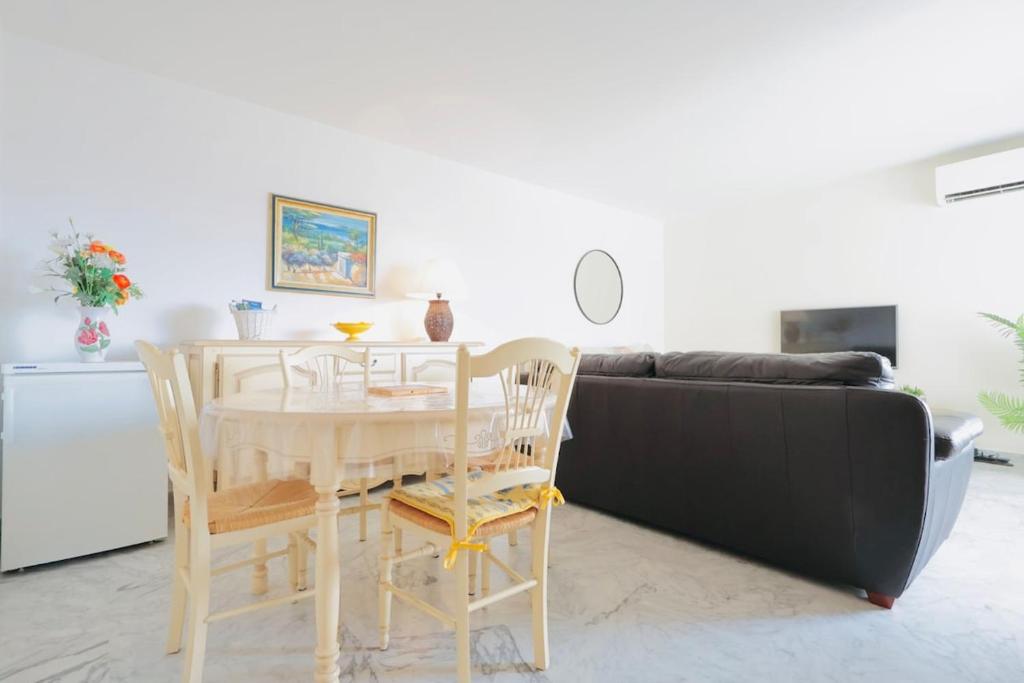 Le Poincaré - Apt 4 prs - clim - 300 m mer - 5