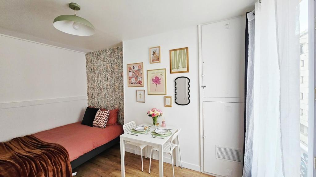 Cozy little Parisian nest, perfect for 2 people - 2