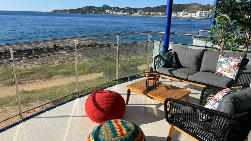 Upscale 3 bedroom front line sea with sunset view - 2