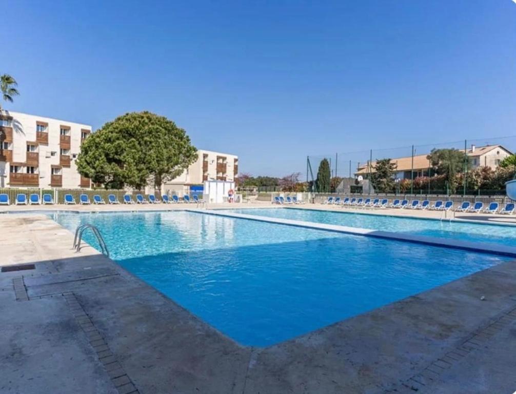 Résidence avec piscine près de la mer à la LONDE - 2