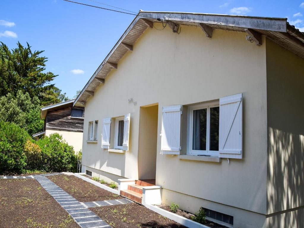 Picturesque Lakeview Holiday House for 6 - 1