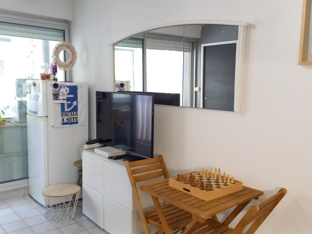 T2 de Charme avec Terrasse et Parking à Sète - FR-1-472-217 - 5