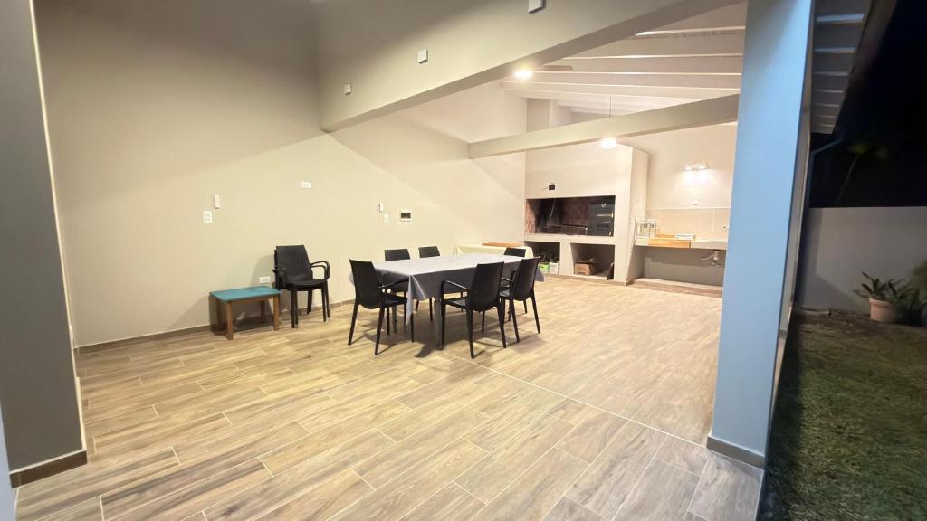 Casa con piscina y gran quincho para 7 personas - 2