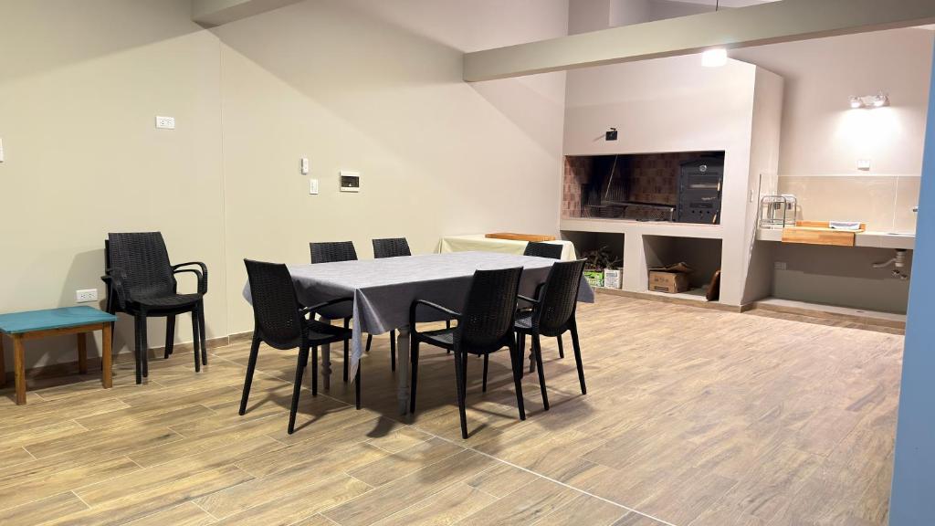 Casa con piscina y gran quincho para 7 personas - 4