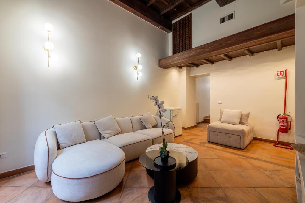 Elegant Design Two Bedroom Apartment near Spanish Steps Rome City Center - 5