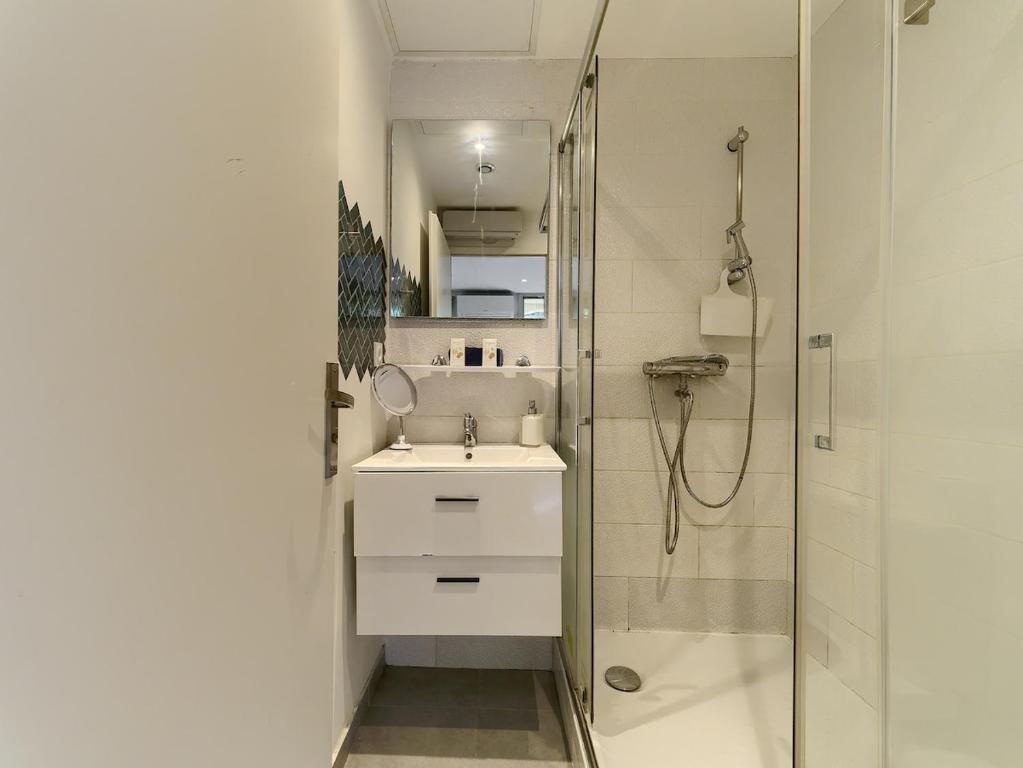 Promenade des Anglais-2 MINS WALK TO BEACH- Charming Duplex -Air Conditioning Wi-Fi - 4