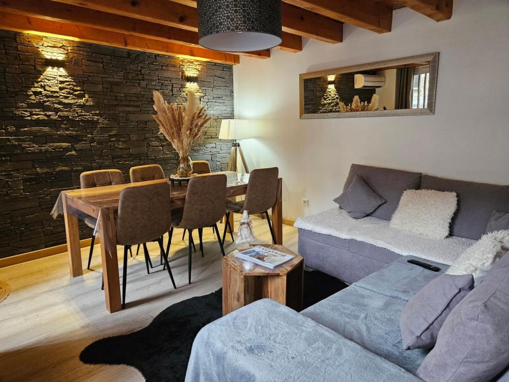 Appartement T3 Duplex Cures ou vacances, En plein Centre-ville Allée d'Ethigny - 1