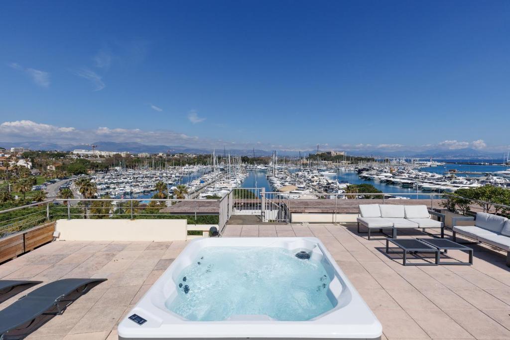 ROOFTOP -Vue port, 4 pers, climatisé, terrasse, jaccuzi, parking - 3