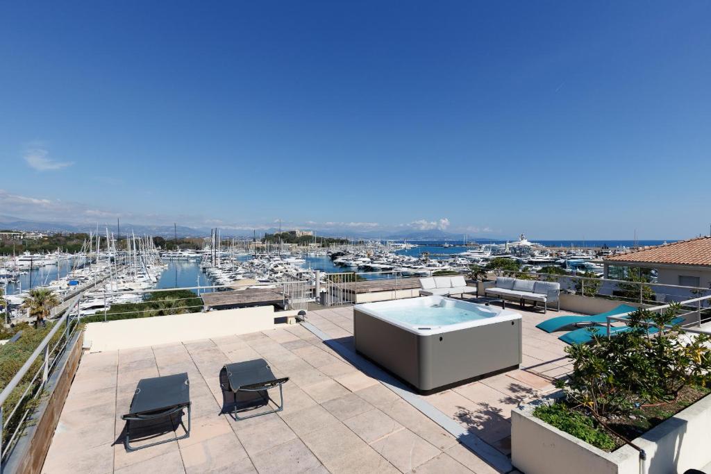 ROOFTOP -Vue port, 4 pers, climatisé, terrasse, jaccuzi, parking - 5