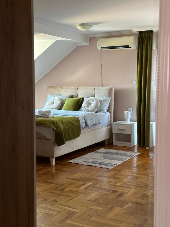 Garden Apartment - 2