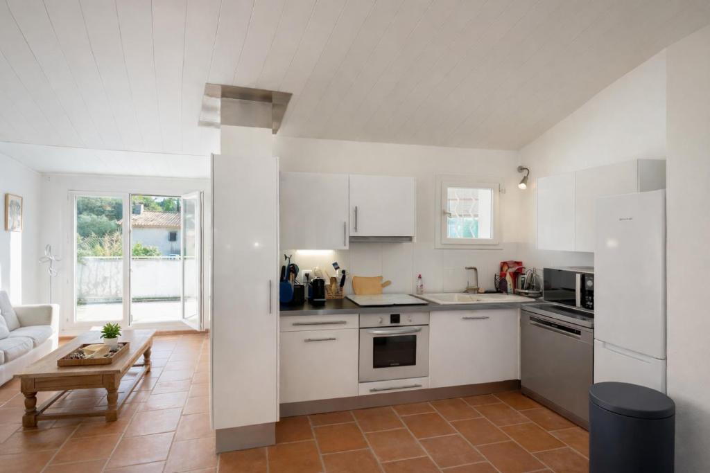 Haut de villa Chloé - Cosy avec clim, terrasse & parking privé, Sanary - 5