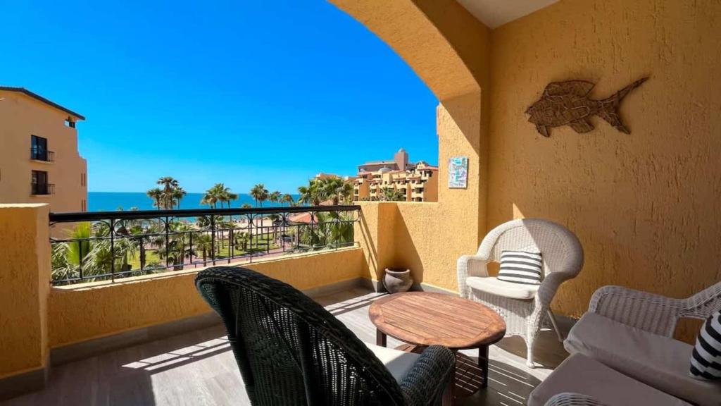Gorgeous Third-Level Condo Princesa D-308 - 1