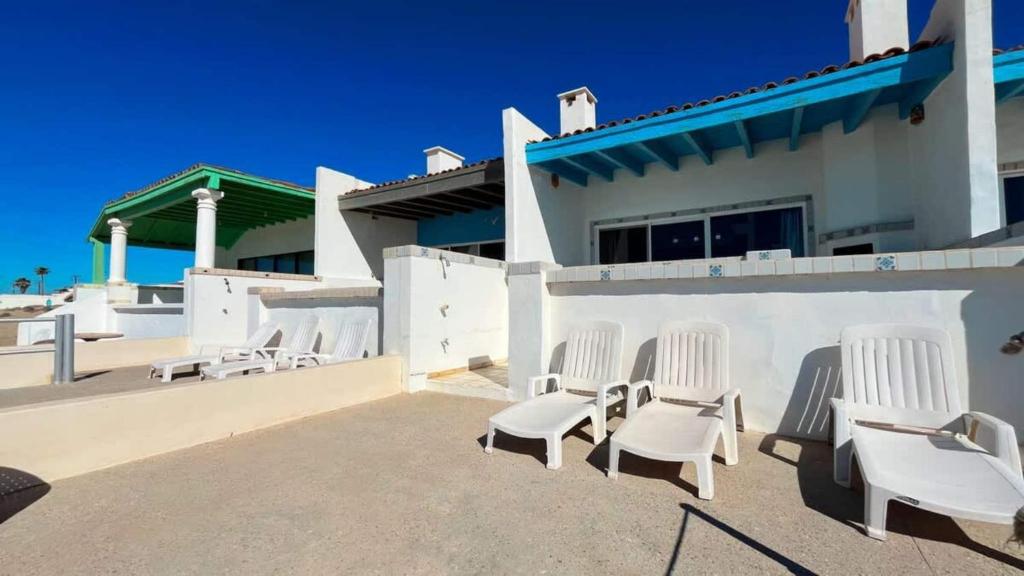 Charming and Cozy Beachfront Condo - Las Olas II 3 - 4