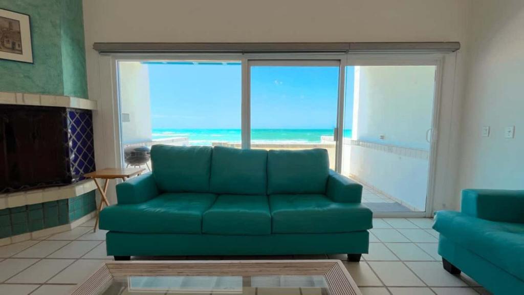 Charming and Cozy Beachfront Condo - Las Olas II 3 - 5