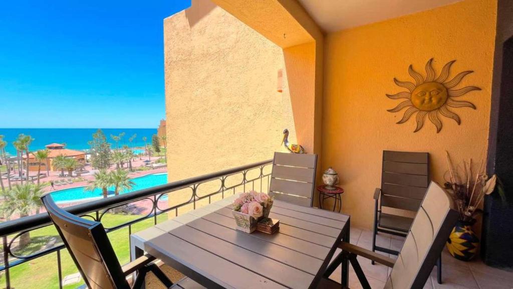 Cozy Condo on Sandy Beach Resort Princesa C-408 - 3