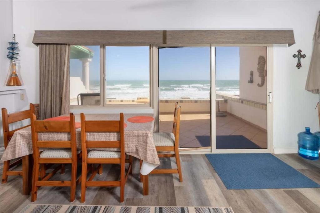 Cozy Beachfront Condo Las Olas II 10 - 1