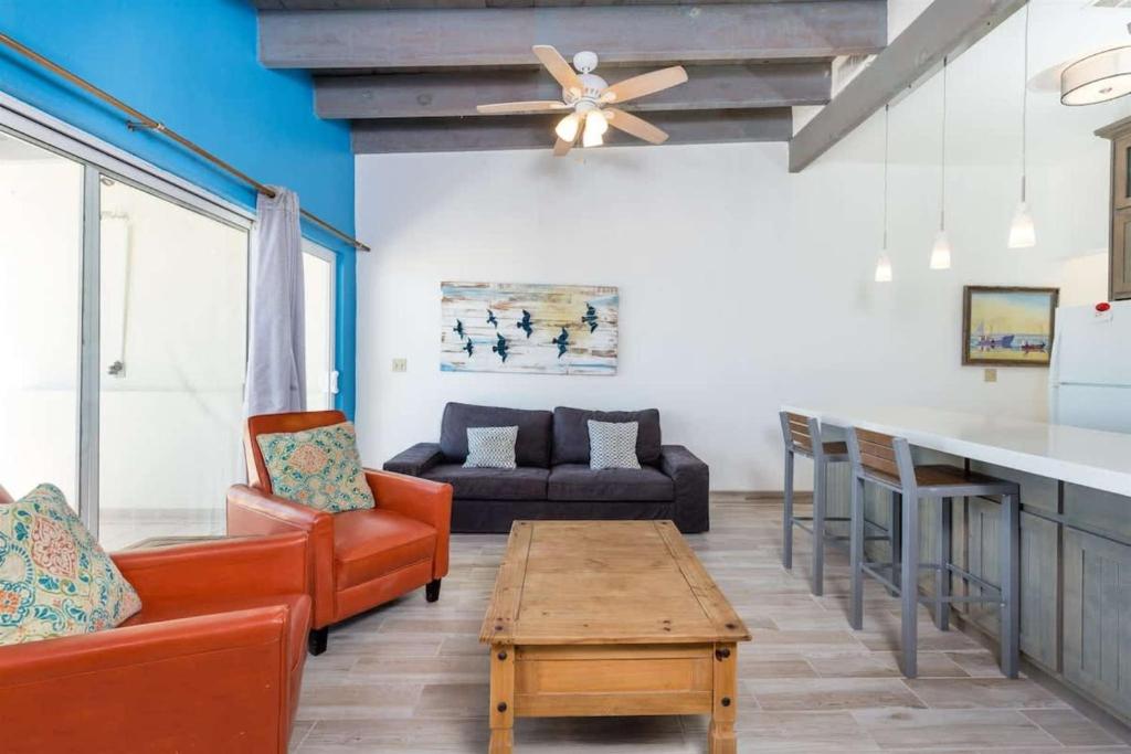 Cozy & Beautiful Beachfront Condo Las Olas II 2 - 2