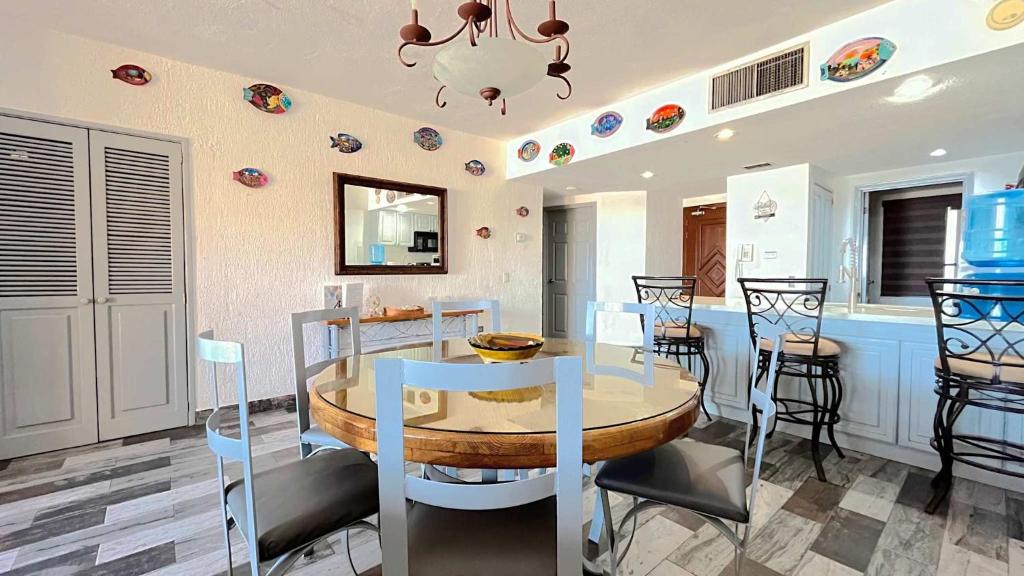 Cozy Sandy Beach Condo Pool Princesa A-302 - 4