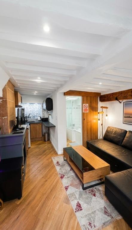 L 'iris, studio Hyper-centre, rue Arcisse de caumont, nouvelle equipe d entretien - 1