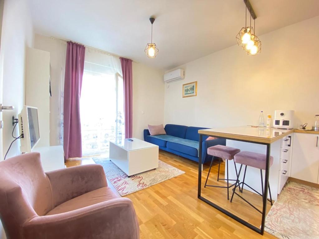 Modern, cozy 1BR Apartment, Fully Furnished - 5