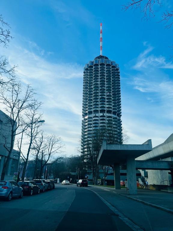 Skyline- 2 Zimmer-Apartment, Balkon, Messe & Bahnhof nah - 2