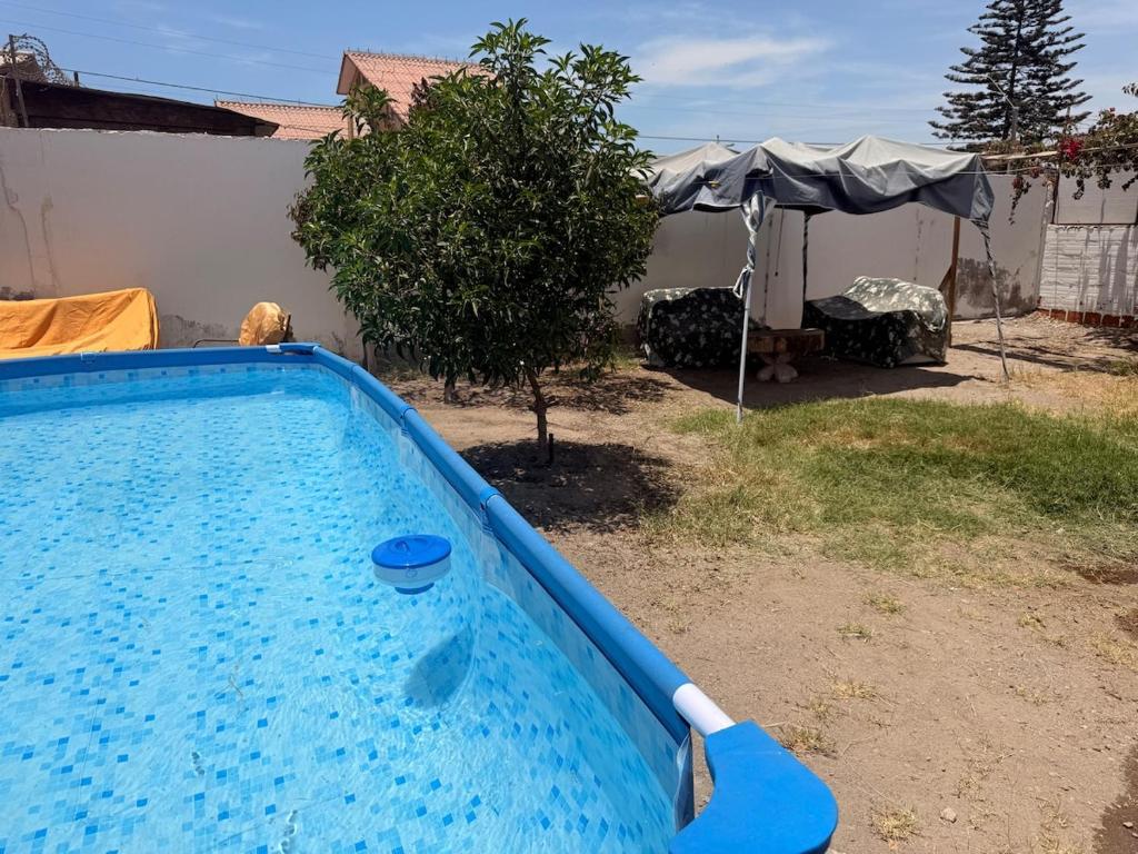 Amplios estacionamientos, gran piscina hasta 20P - 5