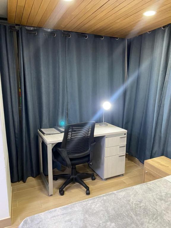 Global Executive Suites 203 - 2