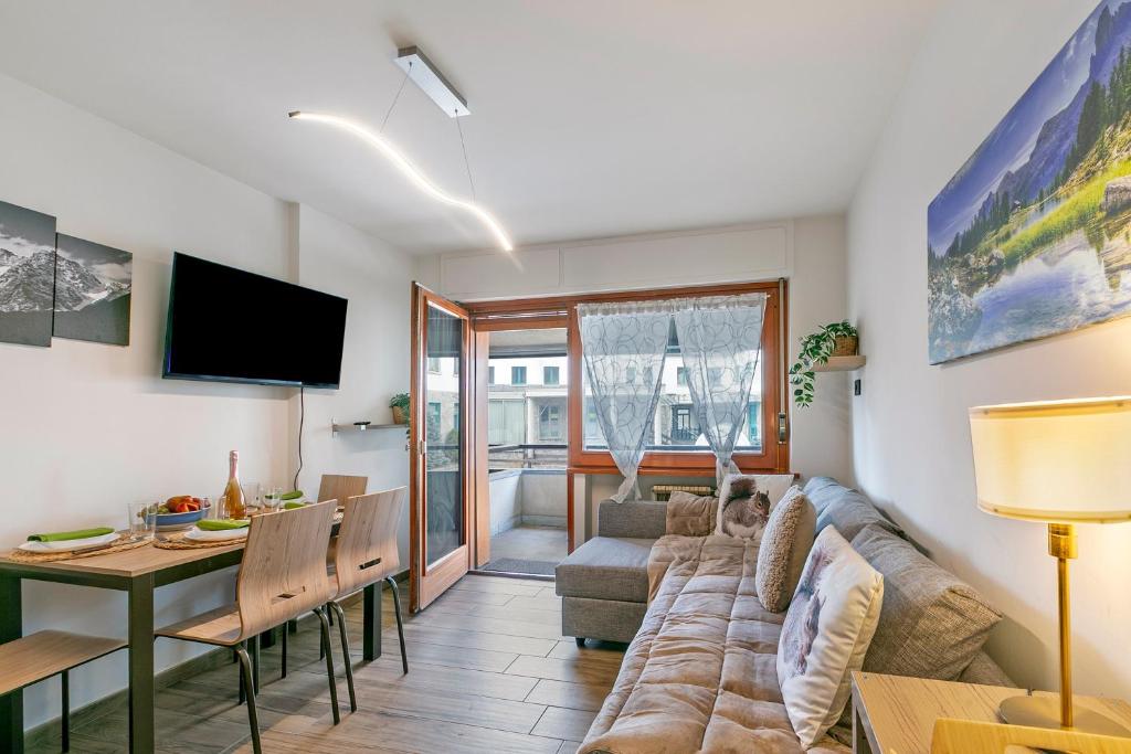 Prestige Eleven In The Center Of Town - Happy Rentals - 1