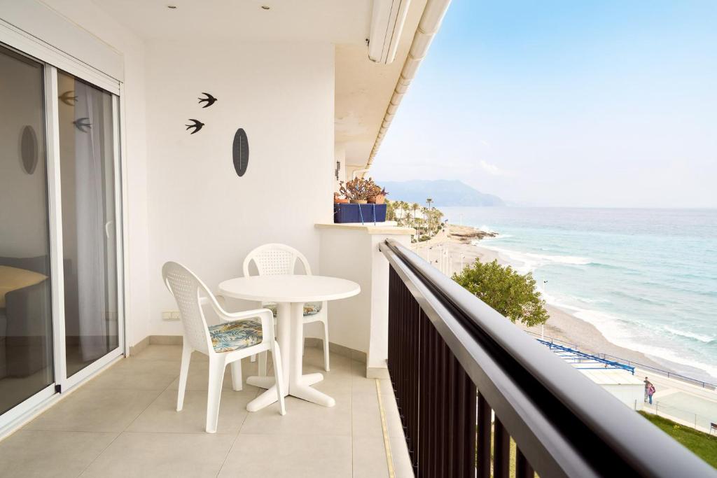 Arce I 26 - Beachfront Apartment with Stunning Sea Views & Pool - 1