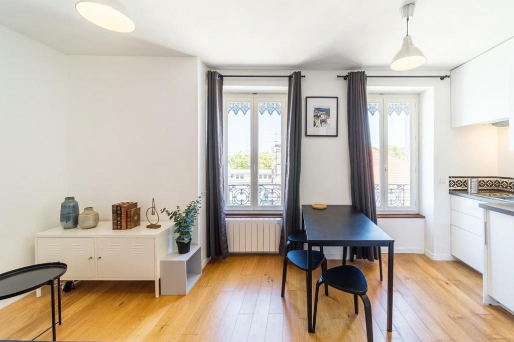 Le Petit Chaponnay - Charming Apartment for 2 near Saxe Gambetta - 1