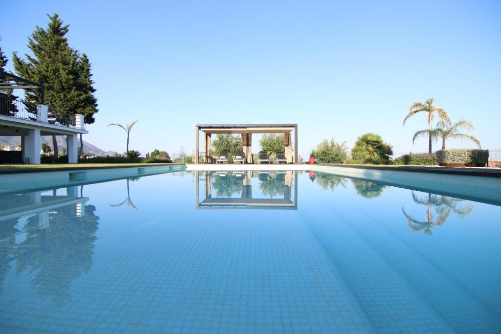 Villa with pool and stunning 180 degrees view - 4