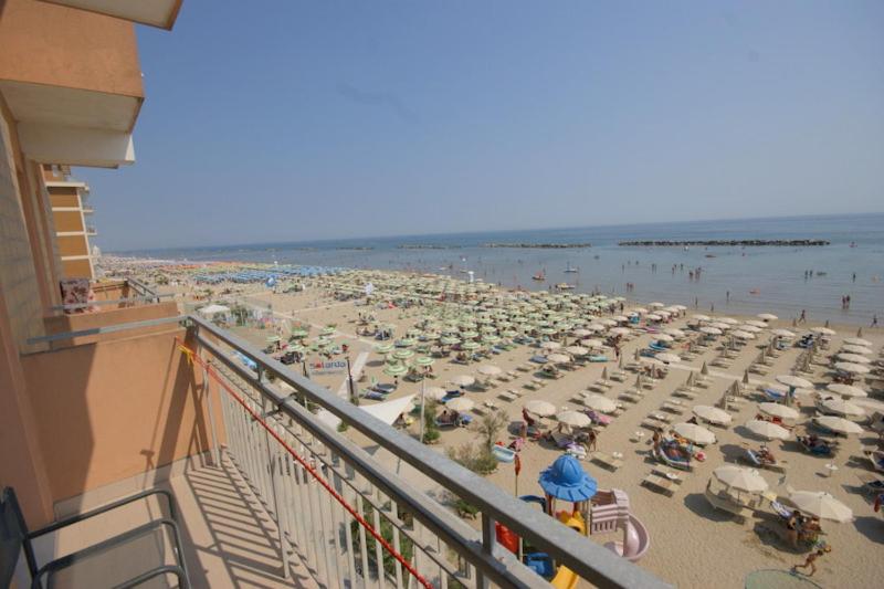 30 Trilocale fronte mare - 1