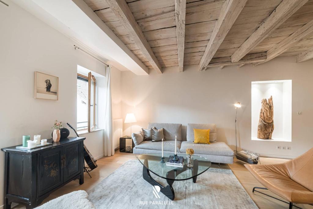 Stylish triplex gem in historic pedestrian center - 5