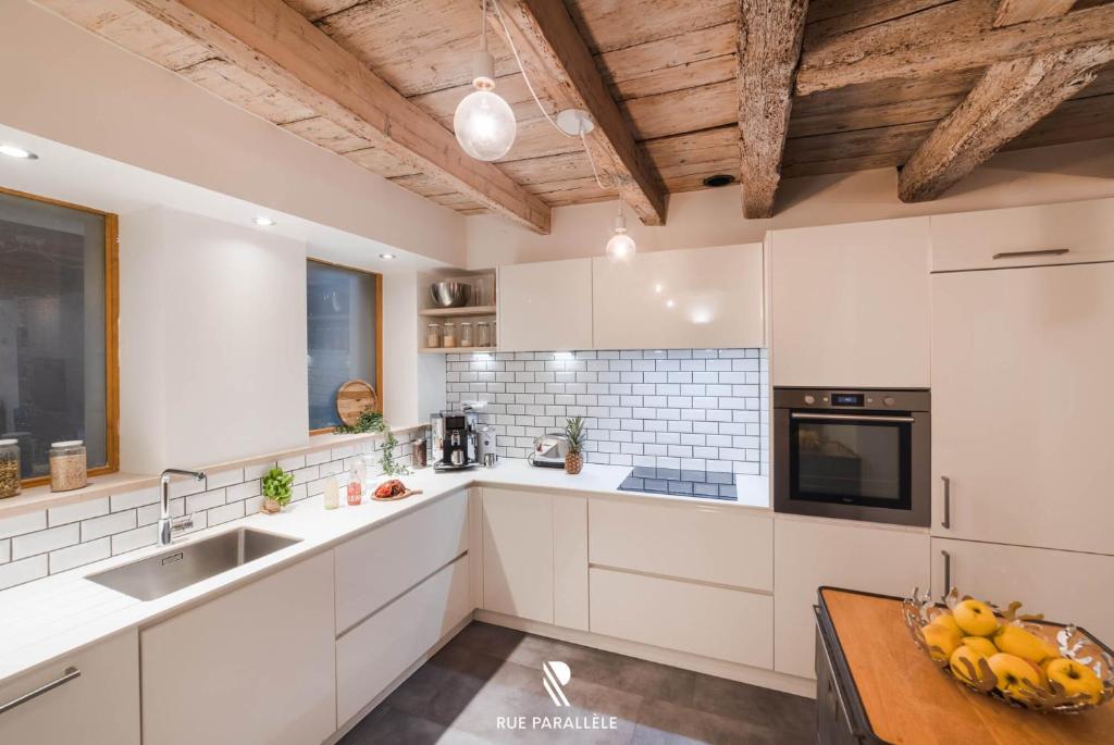 Stylish triplex gem in historic pedestrian center - 3