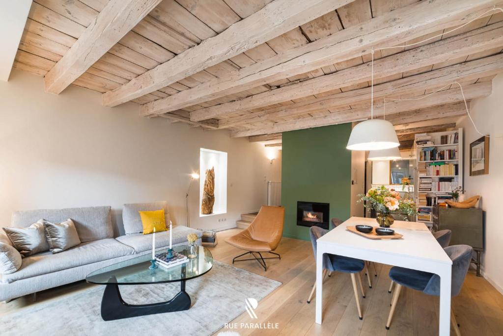 Stylish triplex gem in historic pedestrian center - 1