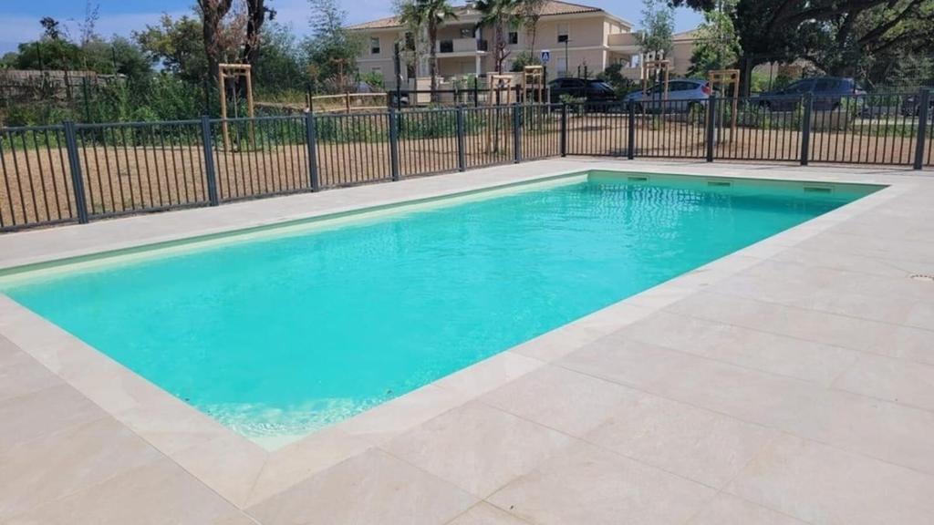 T2 classé 3 étoiles avec piscine et climatisation Bormes les Mimosas Le Lavandou - 4