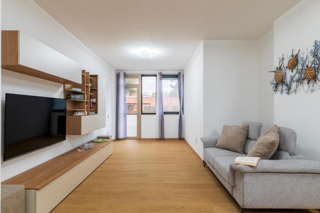 5' from the Sea, Elegant Apartment with Wi-Fi and AC - 2